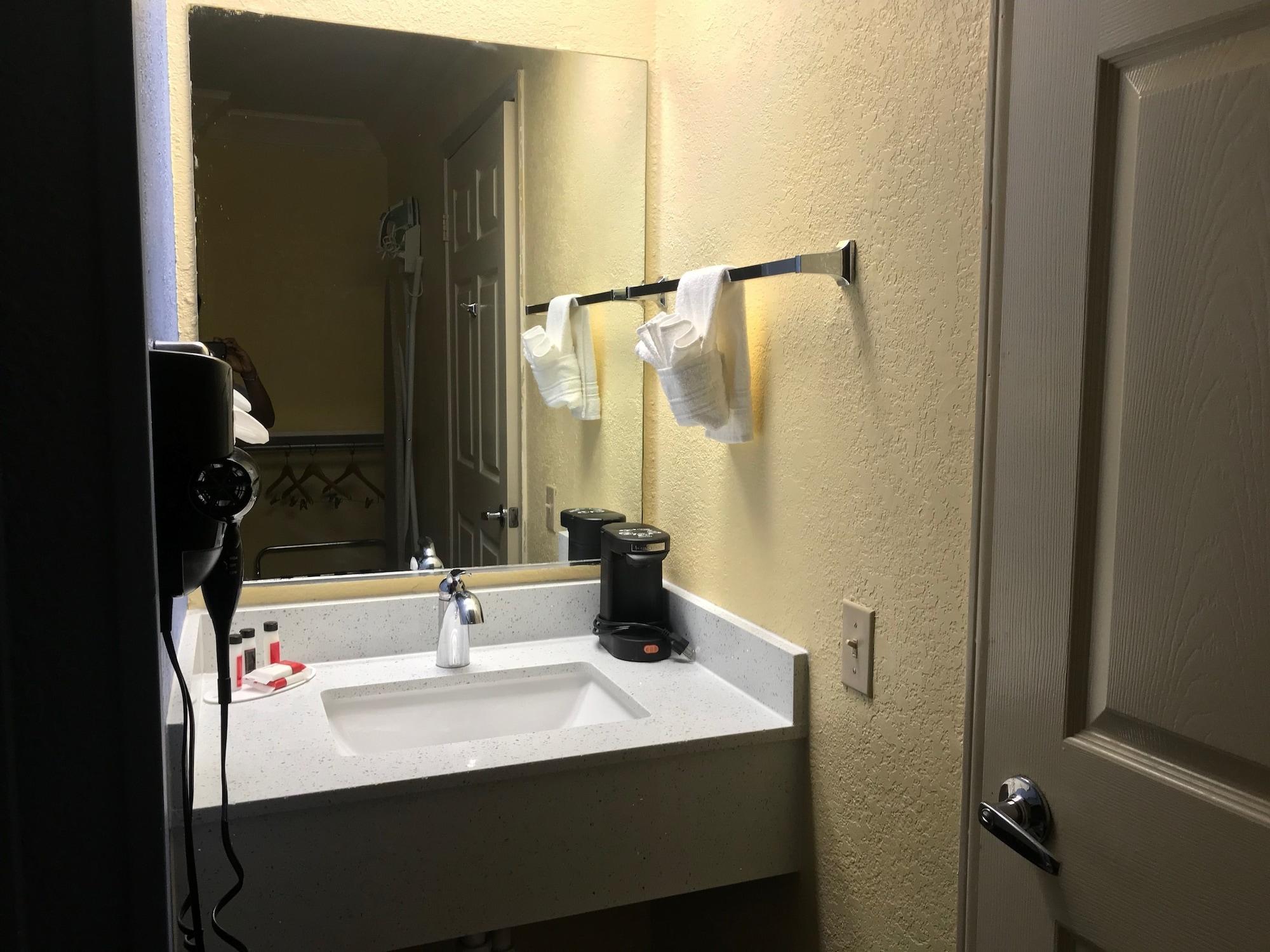 Days Inn By Wyndham San Antonio Airport Eksteriør bilde