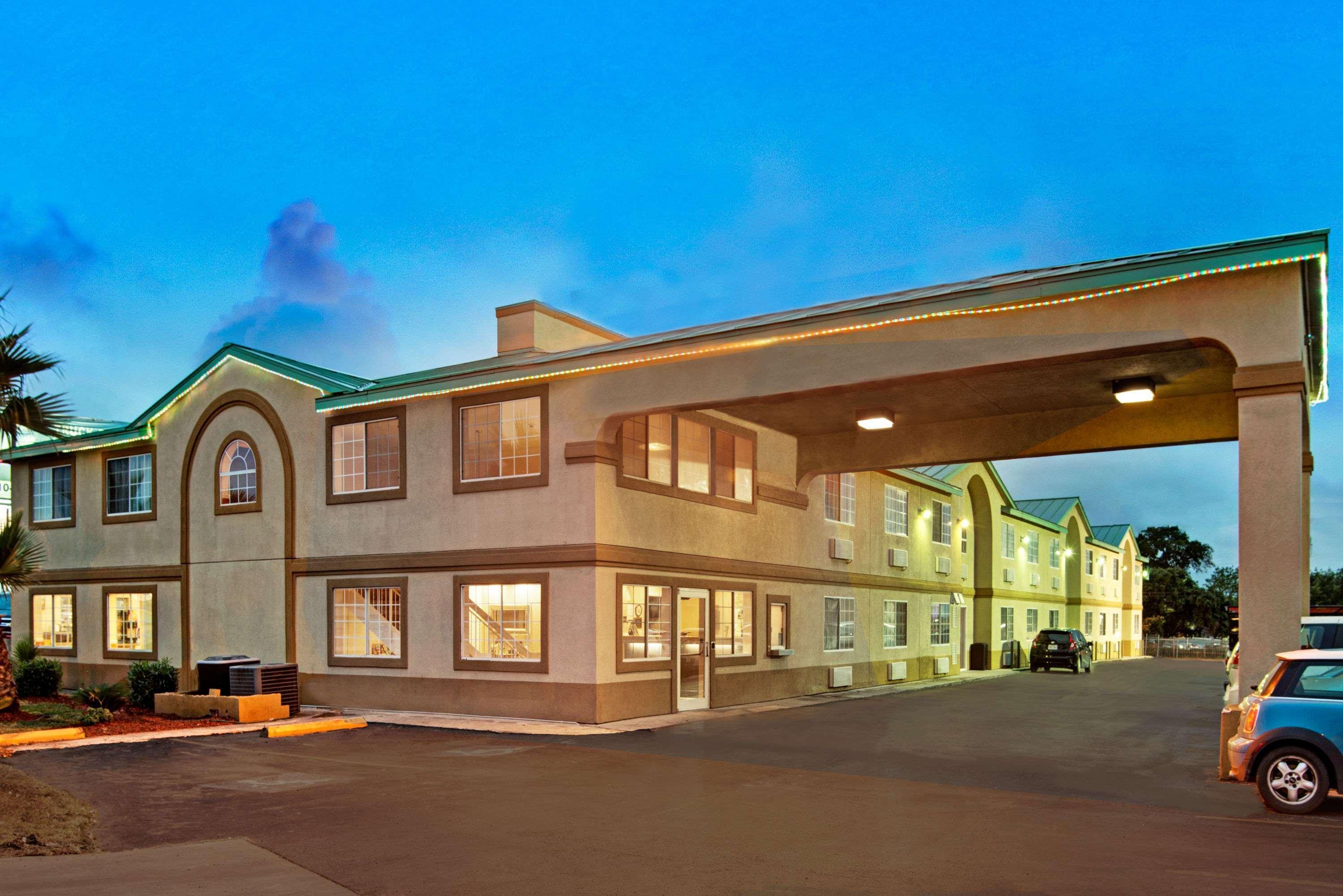 Days Inn By Wyndham San Antonio Airport Eksteriør bilde