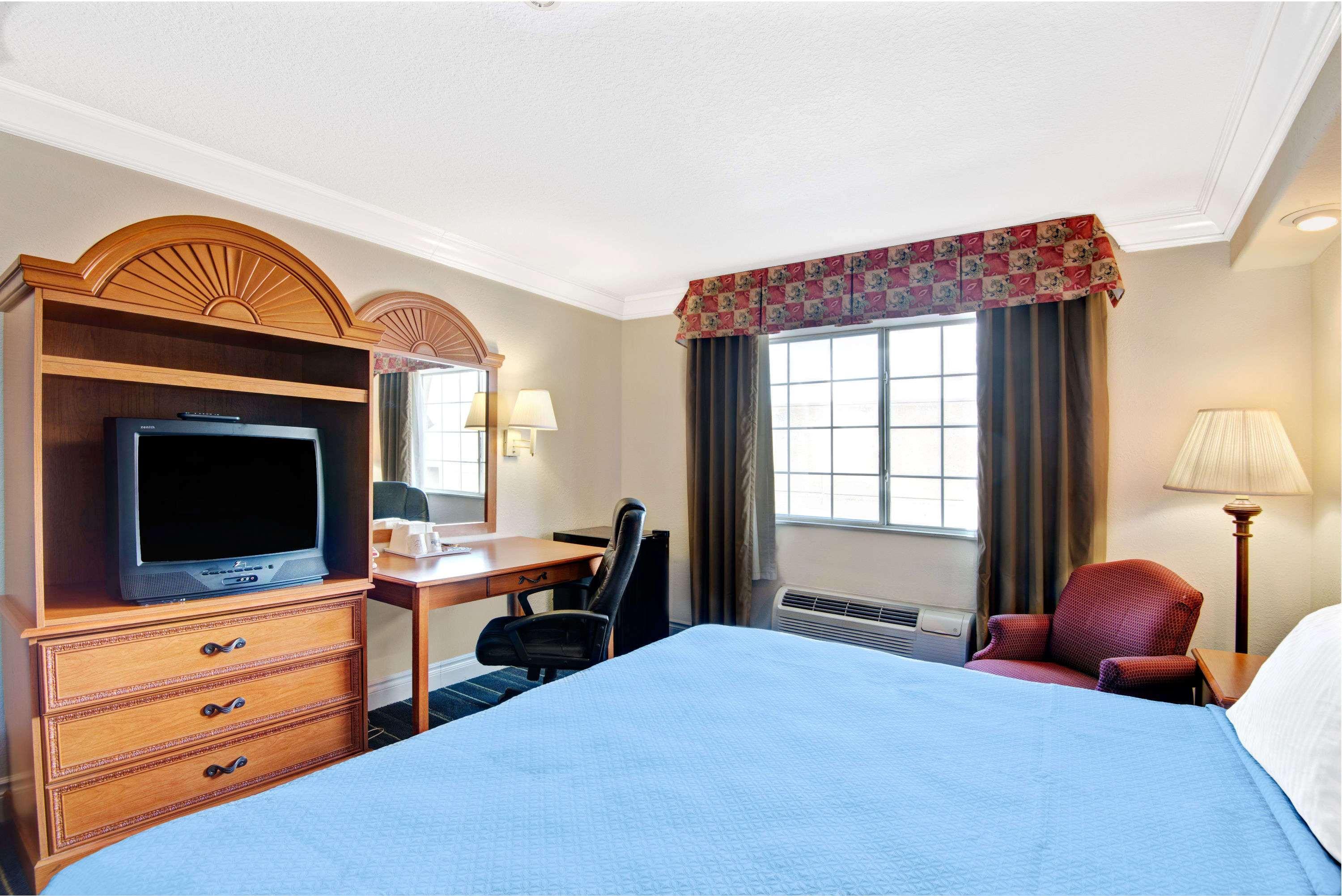 Days Inn By Wyndham San Antonio Airport Eksteriør bilde