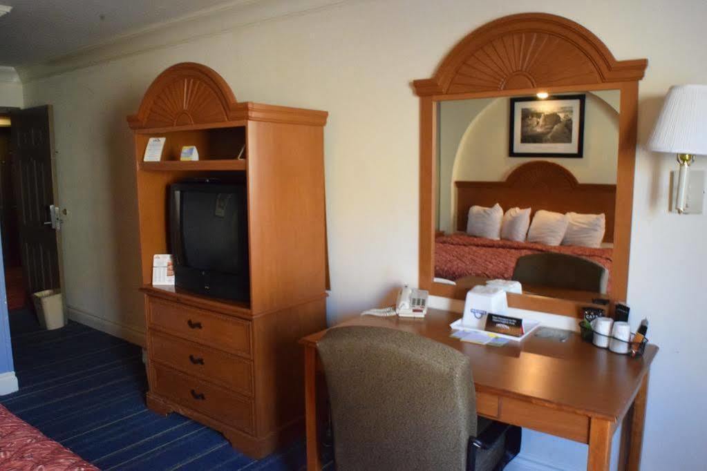 Days Inn By Wyndham San Antonio Airport Eksteriør bilde