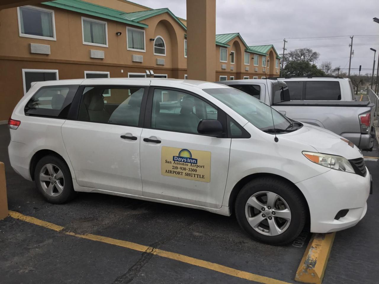 Days Inn By Wyndham San Antonio Airport Eksteriør bilde