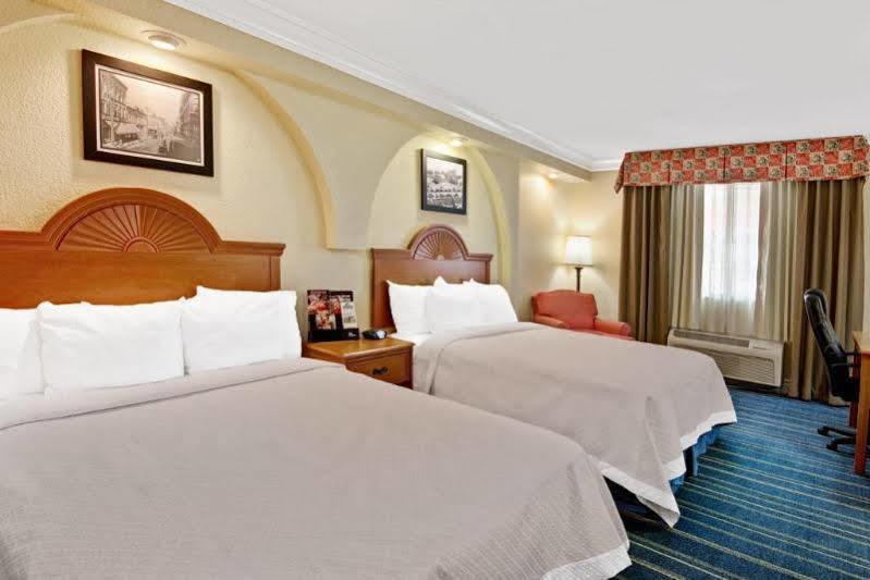 Days Inn By Wyndham San Antonio Airport Eksteriør bilde